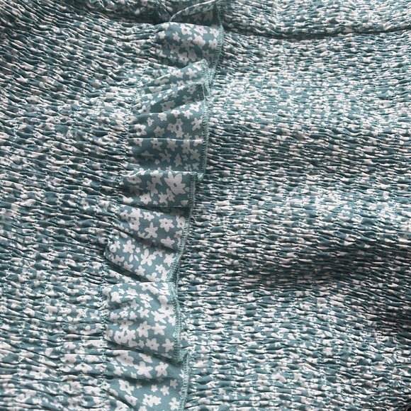 Long very fitted blue and white flowered dress - Picture 4 of 4